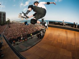 Pozvednutí sportu: Skateboardistův trik ve výškách
